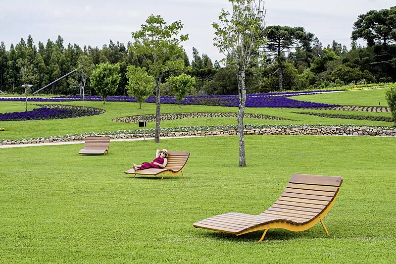 liegebank-bojon__shoKAT0070103 Liegebänke BOJON mit Hartholzbelattung, Breite 1100 mm, Stahlteile in RAL 1021 rapsgelb