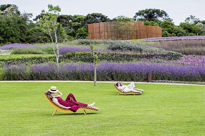 liegebank-bojon__shoKAT0070104 Liegebänke BOJON mit Hartholzbelattung, Breite 1100 mm, Stahlteile in RAL 1021 rapsgelb