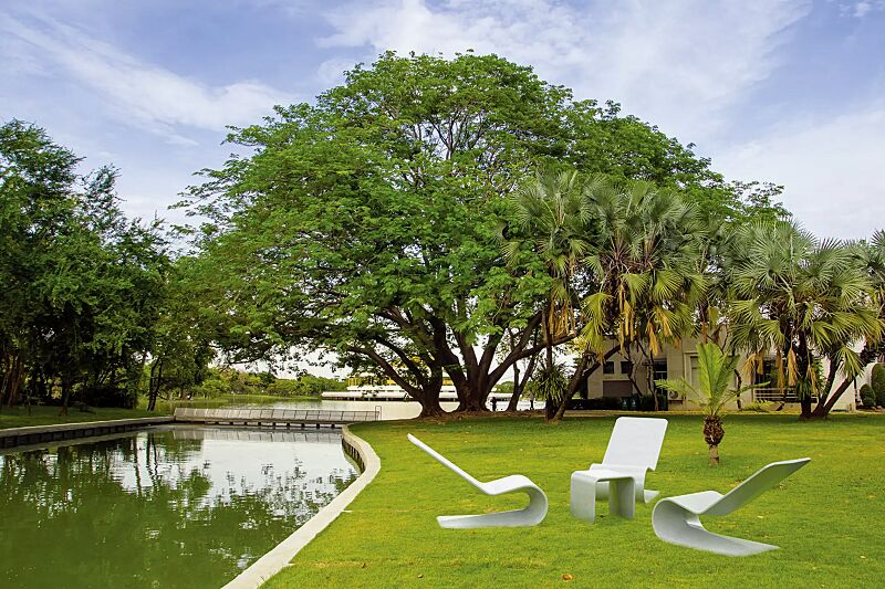 liegebank-clip__shoKAT0059579 Liegebank CLIP und Tisch CLIP zum freien Aufstellen, aus UTC®-Beton in weiß