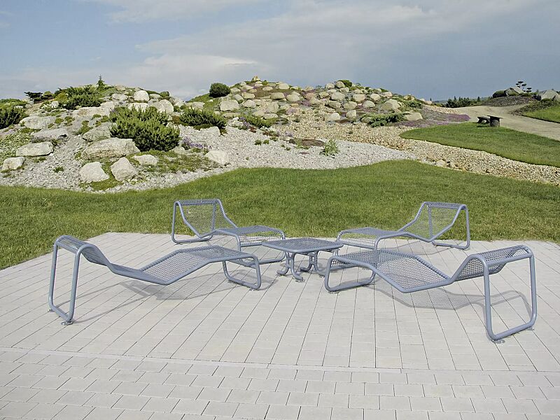 Liegebank RESTING in RAL 7031 blaugrau