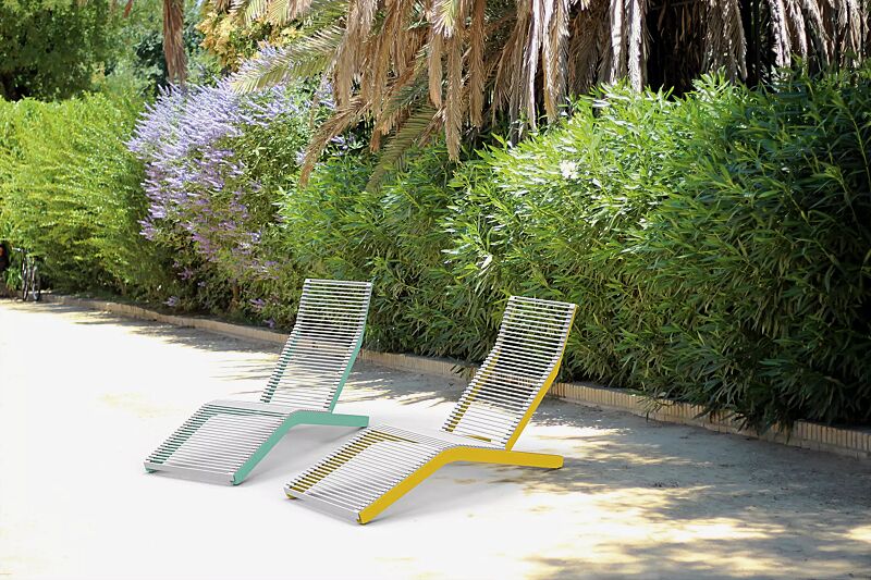 liegebank-rivage__shoKAT0058705 Liegebank RIVAGE zum freien Aufstellen, mit Edelstahlauflage, Stahlteile in RAL 6027 lichtgrün und RAL 1021 rapsgelb