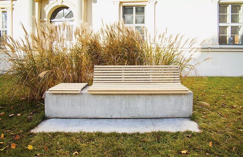 mauerauflage-port__shoKAT0057196 Mauerauflage PORT mit und ohne Rückenlehne, Breite 580 mm und 1820 mm, mit Robinienholzbelattung