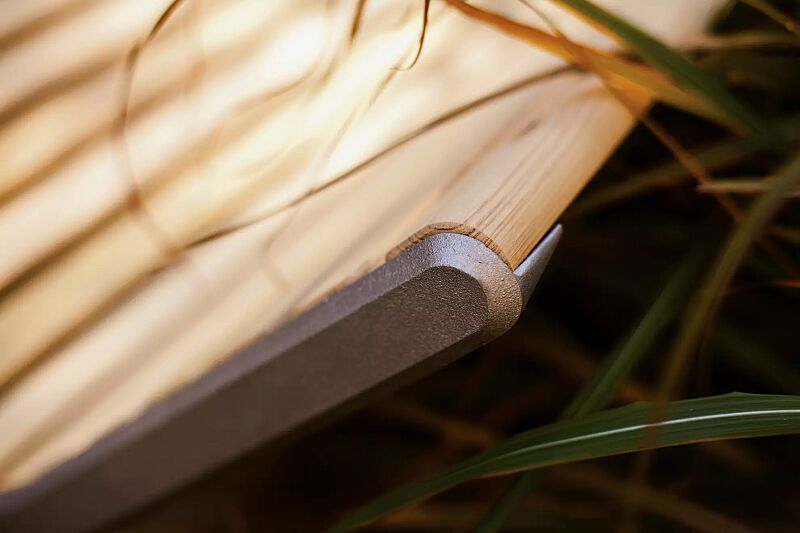 mauerauflage-port__shoKAT0057201 Detail: Robinienholzbelattung