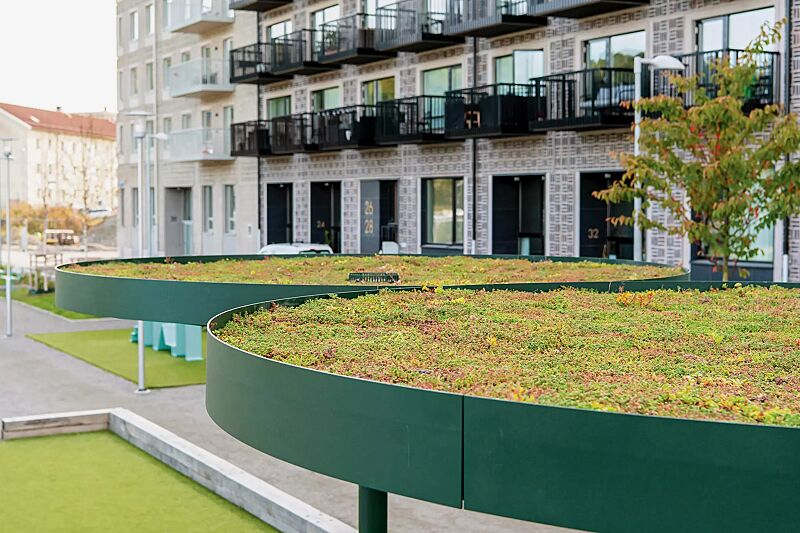 meeting-point-pin-green__shoKAT0071017 Meeting-Point PIN GREEN, Ø 3505 mm, mit bauseitiger Dachbegrünung, Stahlteile in RAL 6010 grasgrün