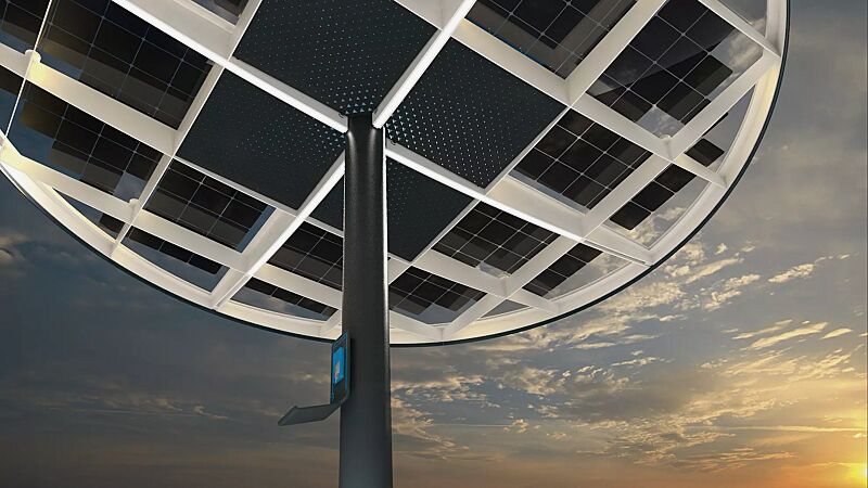 meeting-point-pin-pv__shoKAT0071572 Detailansicht von unten: Solarpaneele mit Unterverkleidung für Elektrokomponente