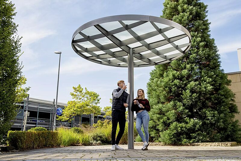 meeting-point-pin__shoKAT0067809 Meeting-Point PIN, Ø 3500 mm, Dacheindeckung VSG, Klarglas, Stahlkonstruktion in RAL 9007 graualuminium