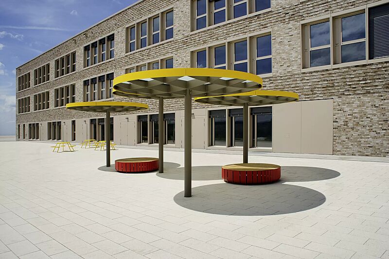 meeting-point-pin__shoKAT0075428 Meeting-Point PIN, Ø 3500 mm, Dacheindeckung VSG, Klarglas sowie Außenring in RAL 1021 rapsgelb (auf Anfrage), Stahlkonstruktion in 7006 beigegrau