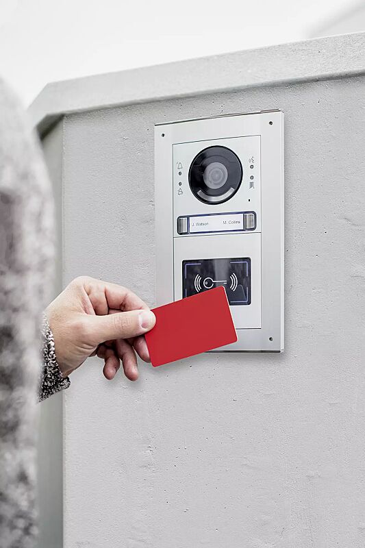 Außenstation LAURIS mit 2 Modulen, Audio-/Videomodul mit Statusanzeige und 2 Klingeln, RFID-Lesemodul