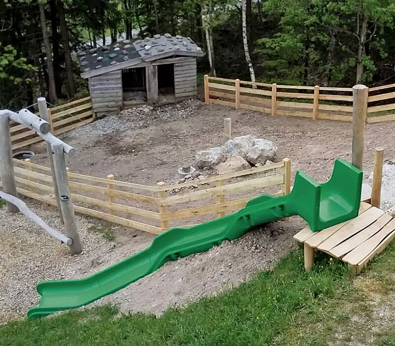 Modulrutsche ANDRES bestehend aus Modul Einstieg, Modul Kurve links, Modul Mittelteil 1060 mm, Modul Kurve links, Modul Mittelteil 1060 mm und Modul Auslauf