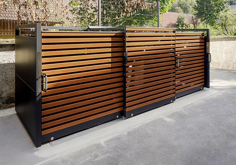 muellbehaelterschrank-styleout-linis-1100__shoKAT0073847 Müllbehälter-Dreifachschrank STYLEOUT® LINIS 1100, Tür-Lamellen in Holzdekor Kirschbaum hell, Aluminiumkonstruktion in RAL 7016 anthrazitgrau, Dach in Aluminium eloxiert