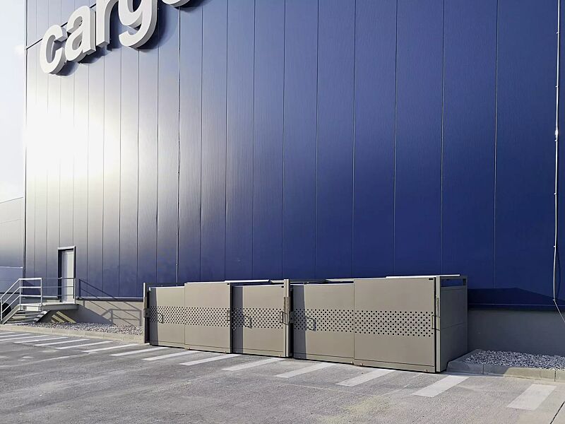 muellbehaelterschrank-styleout-qubis-1100__shoKAT0066559 Müllbehälter-Doppel- und Dreifachschrank STYLEOUT® QUBIS 1100, Schiebetüren mit Quadratlochung, Aluminiumkonstruktion in RAL 9007 graualuminium