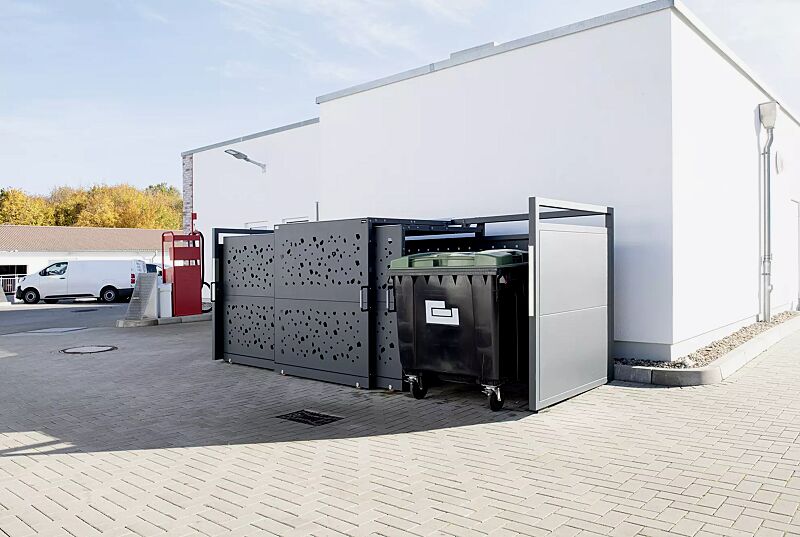muellbehaelterschrank-styleout-tomo-1100__shoKAT0069795 Müllbehälter-Dreifachschrank STYLEOUT® TOMO 1100 für 4-Rad-Abfallgroßbehälter, Schiebetüren mit Designlochung, Aluminiumkonstruktion in RAL 7016 anthrazitgrau