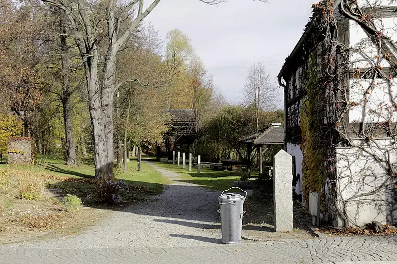 Mülltonne ROSARIO mit Scharnierdeckel und Bügel, 50 Liter