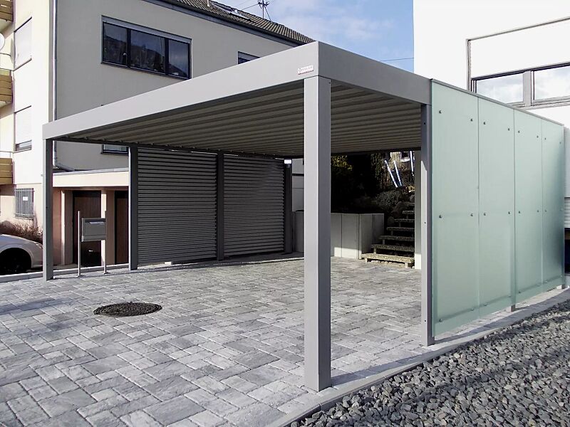 multiport-car__shoKAT0025614 MULTIPORT® Car, für 2 Pkw, mit auftragsbezogener Anpassung (lichte Höhe 2700 mm), Seitenwände Aluminiumwellblech bzw. satiniertes ESG-Glas, vorgehangen, Stahlkonstruktion in RAL 9002 grauweiß