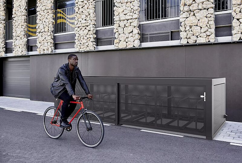 Fahrradgarage MULTIPORT® Rad S, Dachbreite x Dachtiefe 5970 mm x 2253 mm, Rück- / Seitenwände Lochblech, mit Reihenanlage (pro Einheit 10 Stellplätze) mit Anlehnbügeln inkl. Einfahrschiene (Mehrpreis), Stahlkonstruktion in RAL 7016 anthrazitgrau