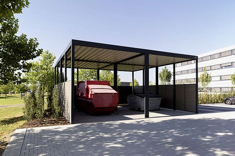 multiport-wertstoff__shoKAT0052925 MULTIPORT® Wertstoff, Dachbreite x Dachtiefe 9030 mm x 9030 mm, lichte Höhe 4000 mm (auftragsbezogene Anpassung), Wandelemente aus WPC-Rhombus-Profil, Terra dunkelbraun, Stahlkonstruktion in RAL 7016 anthrazitgrau