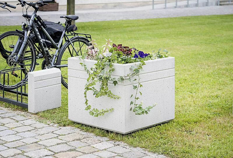 pflanzbehaelter-brno__shoKAT0057758 Pflanzbehälter BRNO, quadratisch, Beton sandgestrahlt