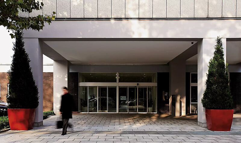 Pflanzbehälter DELHI in rubinrot ähnlich RAL 3003