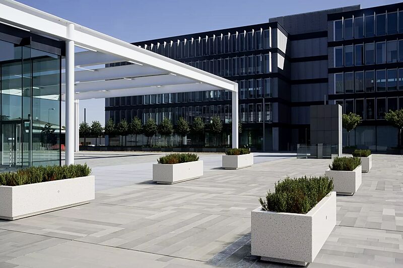 pflanzbehaelter-demetra__shoKAT0042373 Pflanzbehälter DEMETRA aus rekonstituiertem Marmor, in botticino