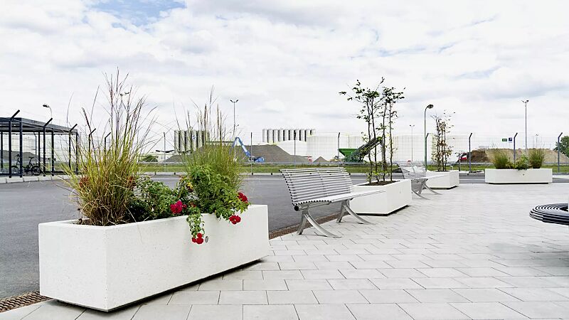 pflanzbehaelter-demetra__shoKAT0055916 Pflanzbehälter DEMETRA aus Beton, in Granitoptik weiß