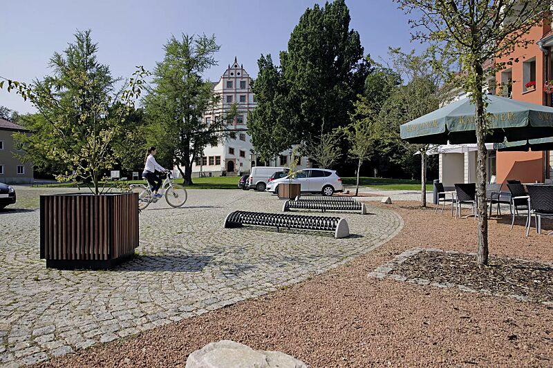 pflanzbehaelter-florium__shoKAT0037521 Pflanzbehälter FLORIUM, quadratisch, mit Jatobaholzbelattung, Stahlteile in RAL 7016 anthrazitgrau