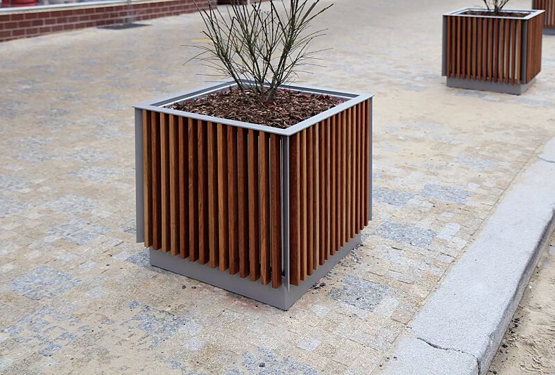 pflanzbehaelter-florium__shoKAT0050410 Pflanzbehälter FLORIUM, quadratisch, mit Jatobaholzbelattung, Stahlteile in RAL 9007 graualuminium