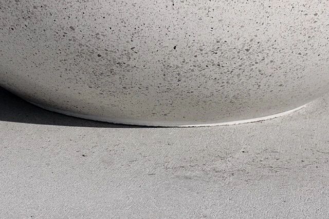 pflanzbehaelter-giove__shoKAT0054723 Detail: Beton geschliffen, in Granitoptik weiß