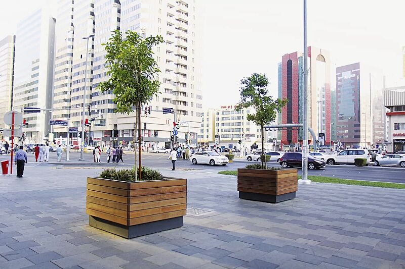 pflanzbehaelter-kveta__shoKAT0053779 Pflanzbehälter KVETA, 1280 Liter, mit Jatobaholzbelattung, Stahlteile in RAL 7016 anthrazitgrau