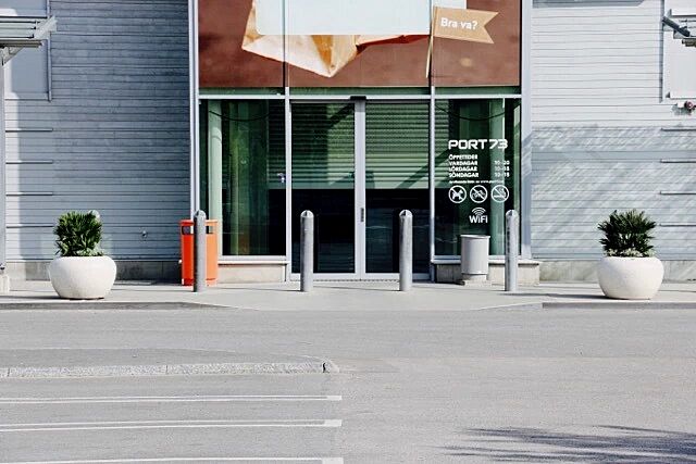 pflanzbehaelter-lunao__shoKAT0054724 Pflanzbehälter LUNAO aus Beton geschliffen, in Granitoptik weiß