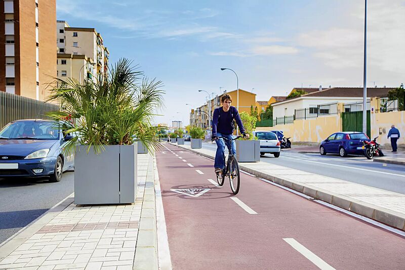 pflanzbehaelter-malageno__shoKAT0050453 Pflanzbehälter MALAGENO, 700 x 700 mm, in RAL 9006 weißaluminium