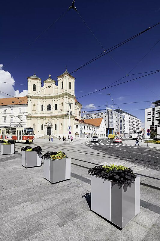 pflanzbehaelter-malageno__shoKAT0053873 Pflanzbehälter MALAGENO, 700 x 700 mm, in RAL 7035 lichtgrau und RAL 9007 graualuminium (zweifarbig auf Anfrage)