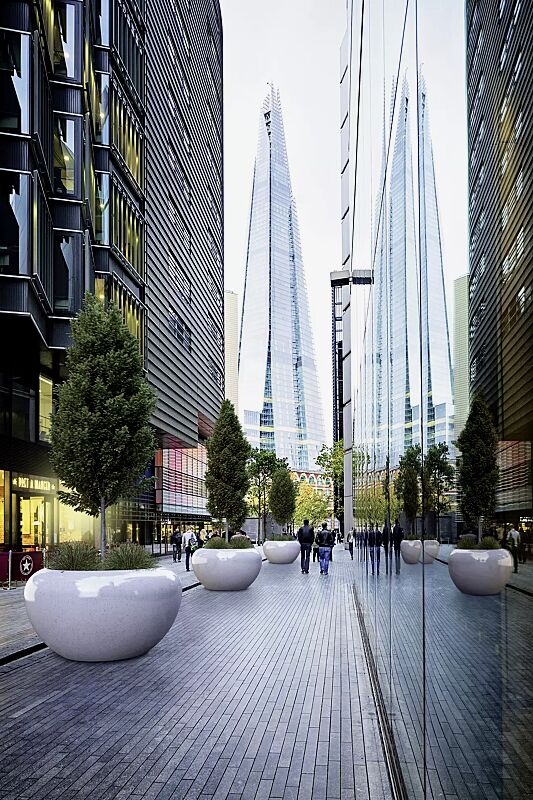 pflanzbehaelter-marte__shoKAT0042931 Pflanzbehälter MARTE aus rekonstituiertem Marmor geschliffen, in weiß carrara