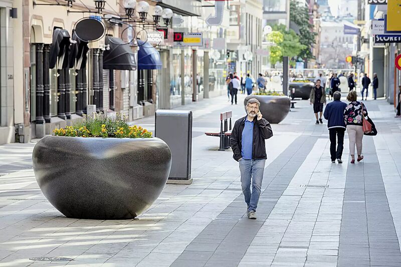pflanzbehaelter-marte__shoKAT0069036 Pflanzbehälter MARTE aus rekonstituiertem Marmor geschliffen, in schwarz ebano