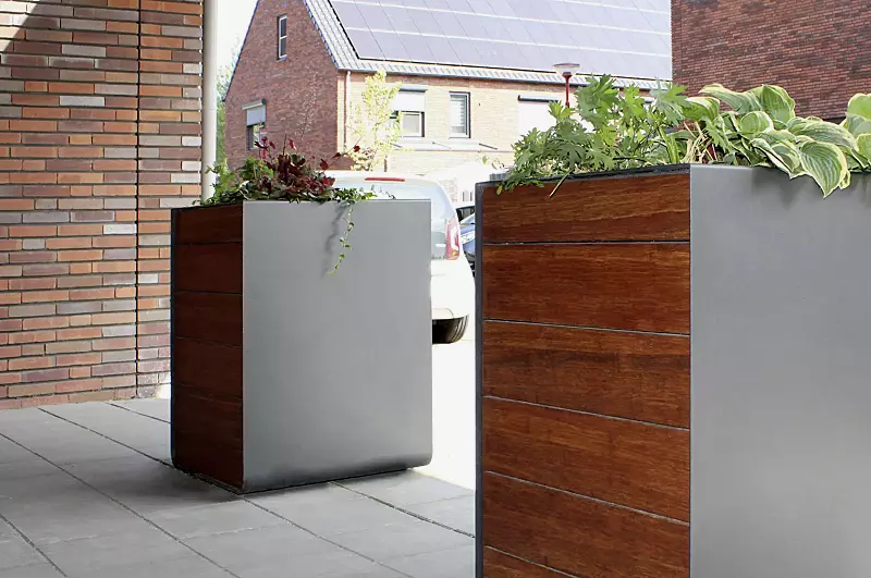 Pflanzbehälter REPOSA, 250 Liter, Seitenteile mit Bambusholzbelattung, Stahlteile in Gris sablé 2900