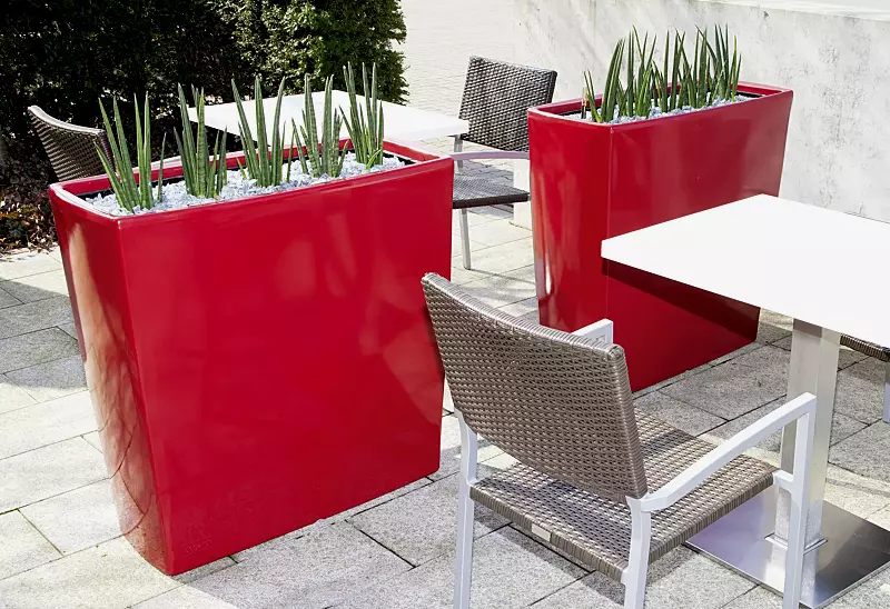 Pflanzbehälter TURA in rubinrot ähnlich RAL 3003