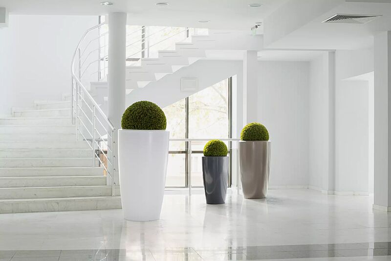 pflanzbehaelter-una__shoKAT0055686 Pflanzbehälter UNA, Höhe 1100 mm, in weiß ähnlich RAL 9003, anthrazitgrau ähnlich RAL 7016 und clay ähnlich RAL 7006