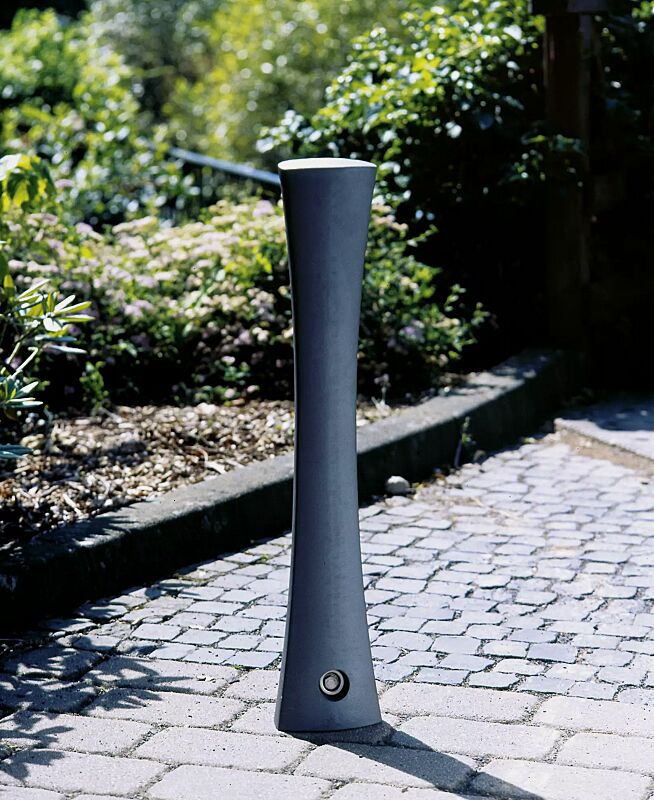 Poller AMORA (3p-Technologie), Verriegelung mittels Sechskantschraube in RAL 7016 anthrazitgrau