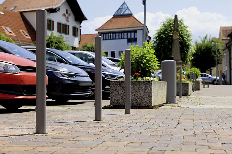 poller-canaria__shoKAT0077114 Poller CANARIA mit Rundkopf, zum Einbetonieren, mit Auftragsbezogener Anpassung pulverbeschichtet in DB702