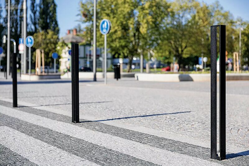 Poller ELIAS ohne Stadtwappen, zum Aufdübeln bei -100 mm, in RAL 7022 umbragrau