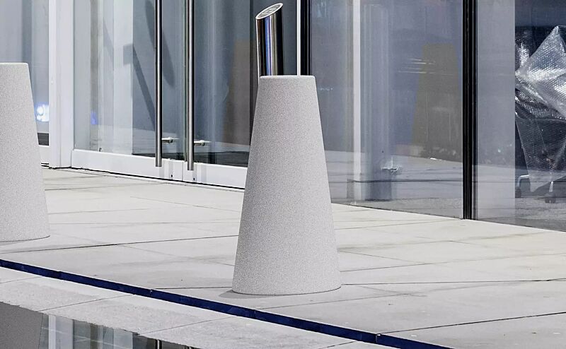 Poller KONE aus Beton, in Granitoptik weiß