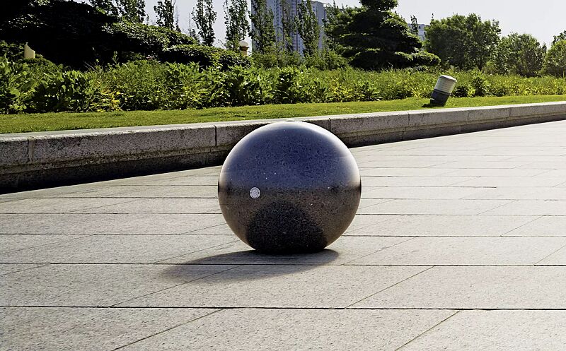 Poller SFERA aus rekonstituiertem Marmor geschliffen, in schwarz ebano