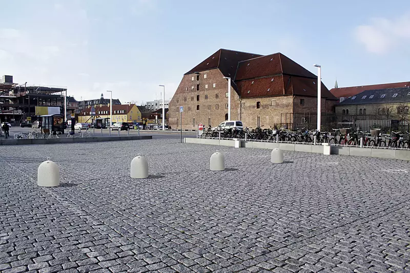 Poller TIP aus Beton, in Granitoptik weiß