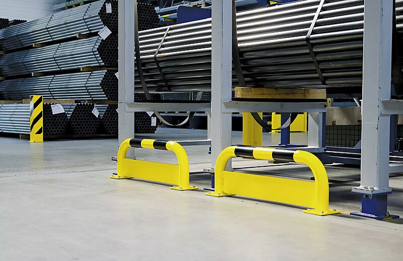 Rammschutzbügel KITEE mit Unterfahrschutz für den Innenbereich, gelb kunststoffbeschichtet mit schwarzen Signalstreifen