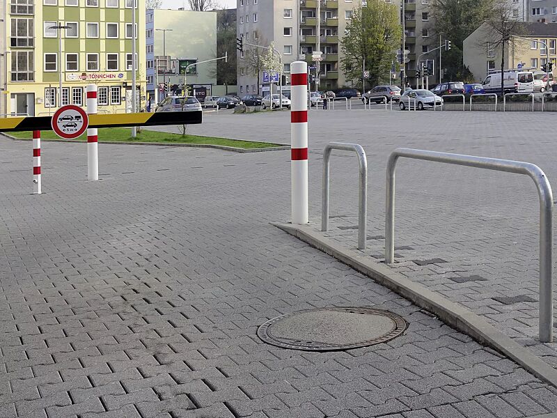 Rammschutzpoller GENAS zum Einbetonieren, Ø 152 mm, in weiß mit roten Reflexstreifen