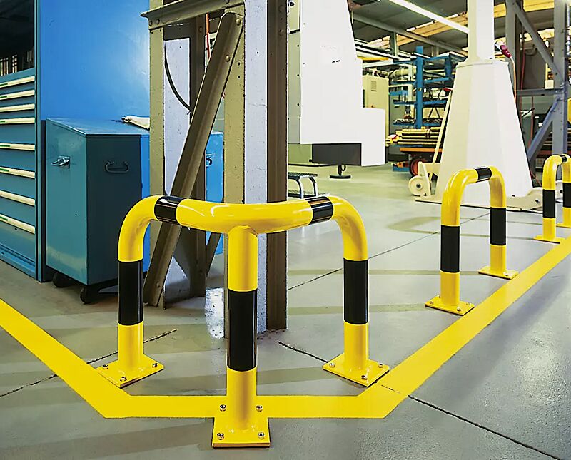 Rammschutzwinkel KEURU, gelb kunststoffbeschichtet mit schwarzen Signalstreifen