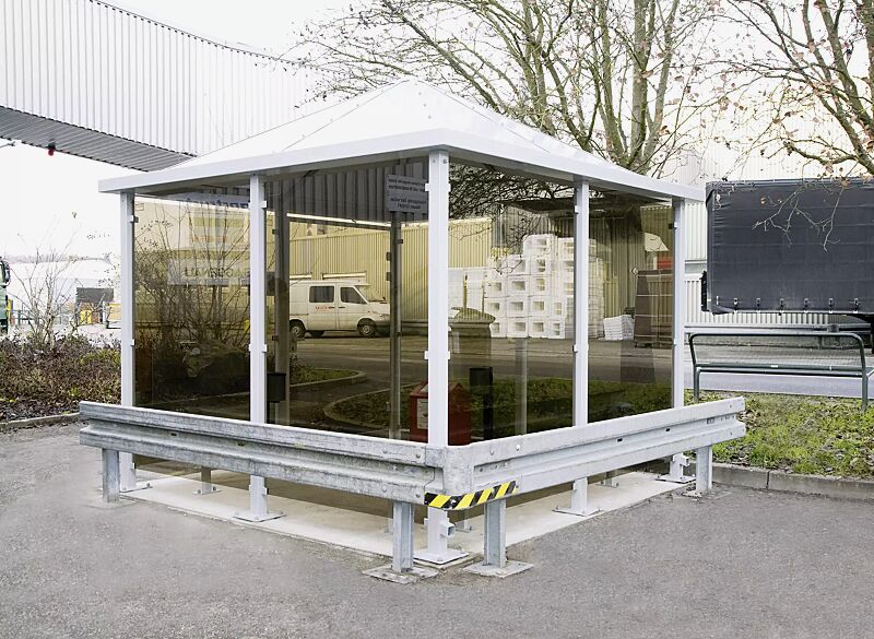raucherunterstand-apollo__shoKAT0013019 Einzel-Raucherunterstand APOLLO, Dachbreite x Dachtiefe 3300 mm x 3300 mm, mit Blechdach, 7 Seitenwänden sowie Ganzglastür mit ESG bronce getönt (auftragsbezogene Anpassung), Stahlkonstruktion in RAL 9006 weißaluminium