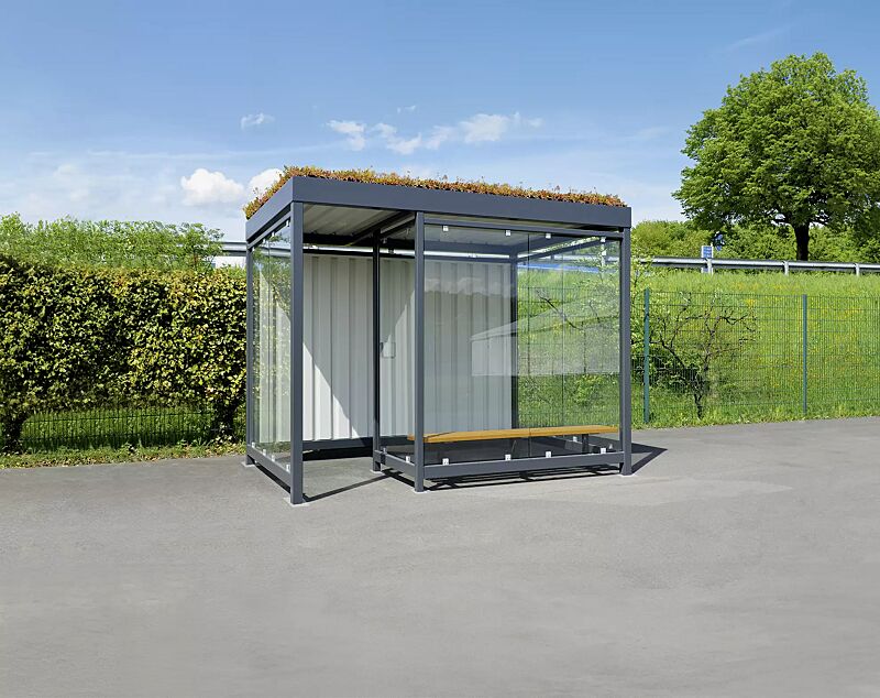 Raucherunterstand AQUILA GREEN mit auftragsbezogener Anpassung (zusätzliche Windschutzwand), Dachbreite x Dachtiefe 3180 mm x 2165 mm, Rückwand Trapezblech, Seiten- / Windschutzwände, ESG, Klarglas, Sitzbank, Stahlkonstruktion in RAL 7016 anthrazitgrau...