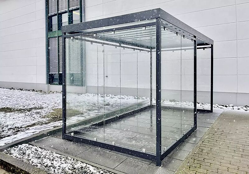 Raucherunterstand AQUILA, Dachbreite x Dachtiefe 4195 mm x 2165 mm, Rück- / Seiten- / Windschutzwände ESG, Klarglas, Stahlkonstruktion in RAL 7016 anthrazitgrau
