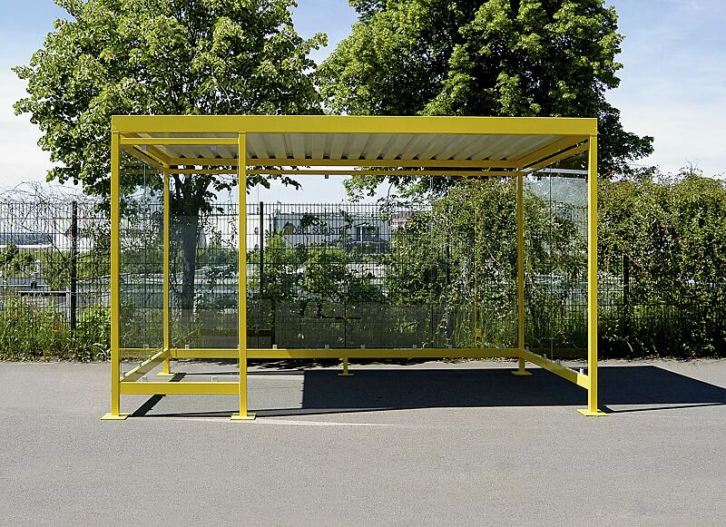 Raucherunterstand BOOTIS, mit auftragsbezogener Anpassung, Dachbreite x Dachtiefe 4195 mm x 2165 mm, mit Rück- und Seitenwänden sowie Windschutzwand links, Stahlkonstruktion in RAL 1023 verkehrsgelb