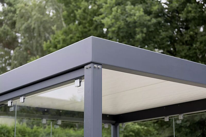 Detail: Stützenverbindung mittel Edelstahlschrauben